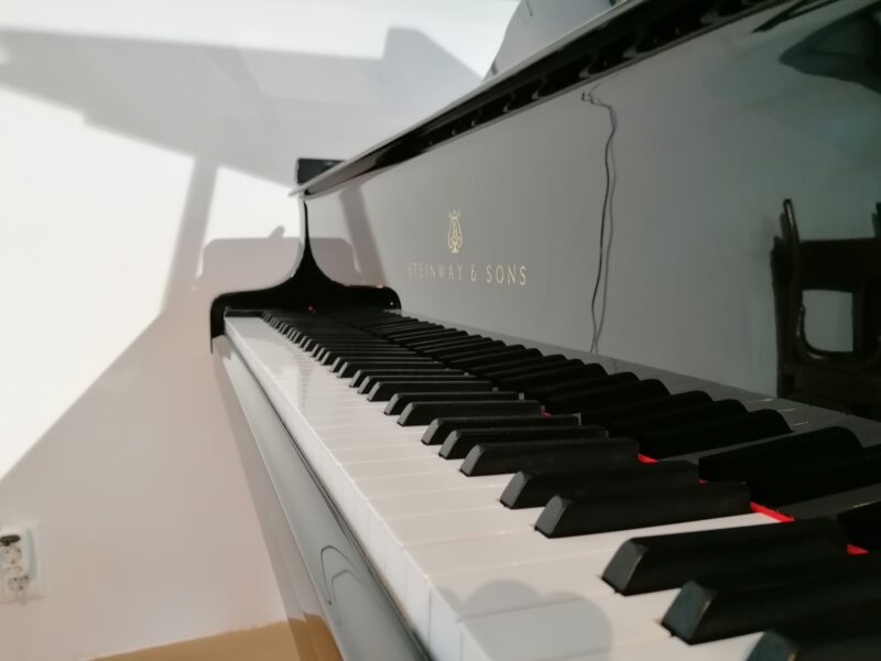 Steinway & Sons, Model A, built in Hamburg 1977 High gloss