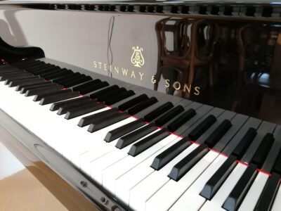 Steinway & Sons, Model A, built in Hamburg 1977 High gloss