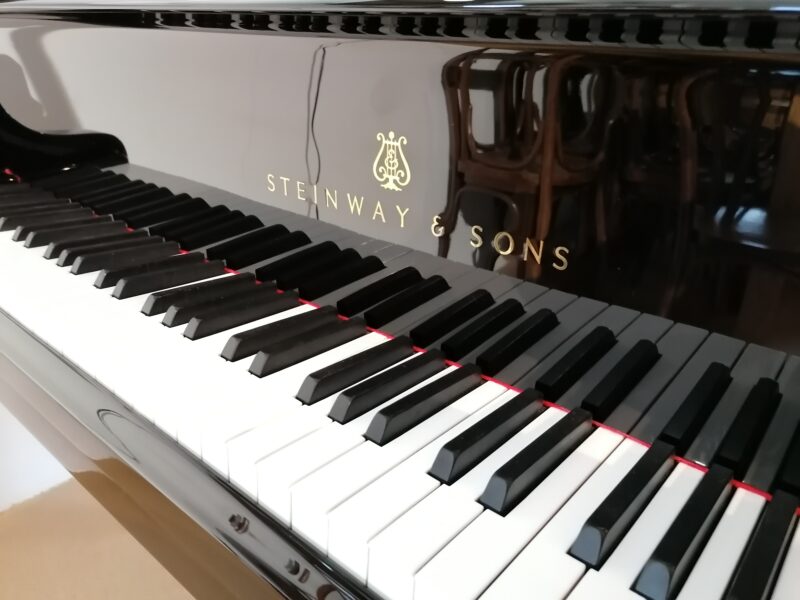 Steinway & Sons, Model A, built in Hamburg 1977 High gloss