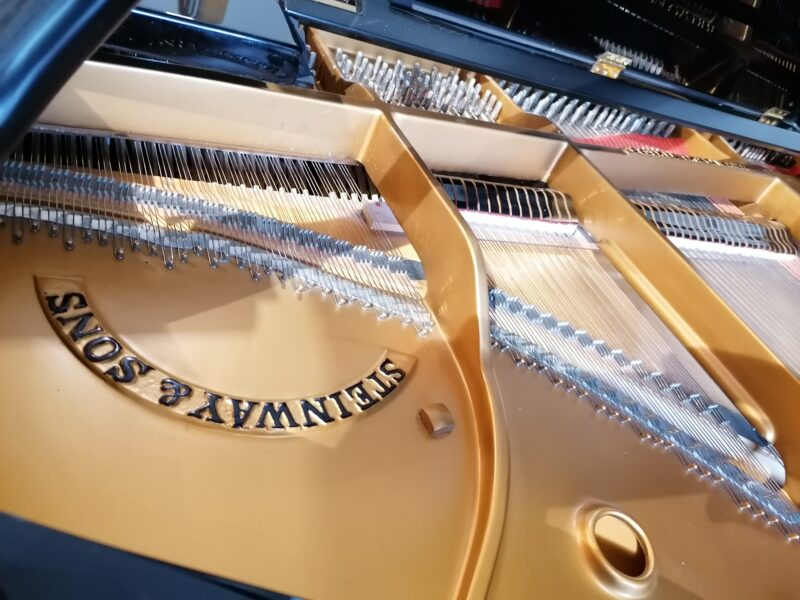 Steinway & Sons, Model A, built in Hamburg 1977 High gloss