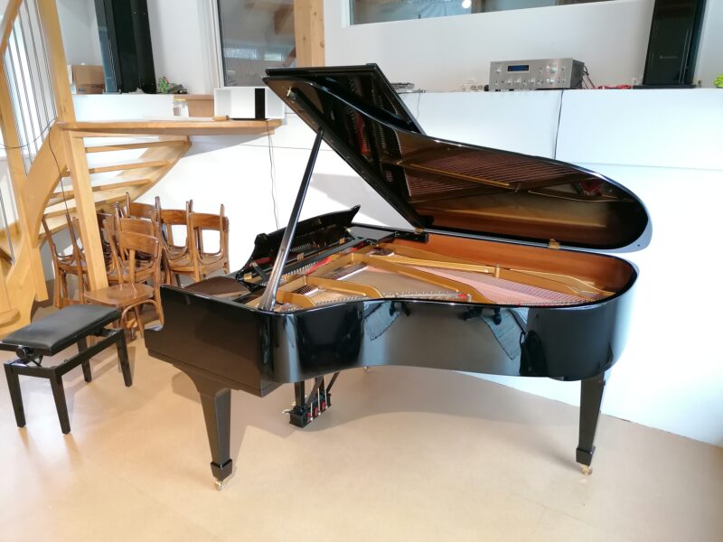 Steinway & Sons, Model A, built in Hamburg 1977 High gloss