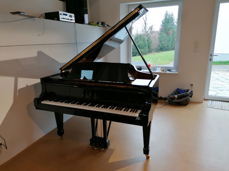 Steinway & Sons, Model A, built in Hamburg 1977 High gloss